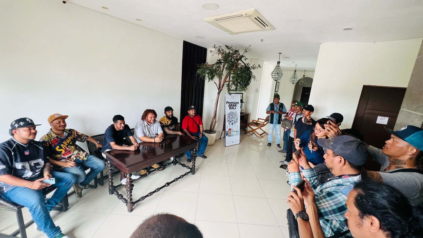 Petinju Dunia Daud Yordan Bakal Konvoi Keliling Kota Sorong Launching Kejurda Tinju Amatir