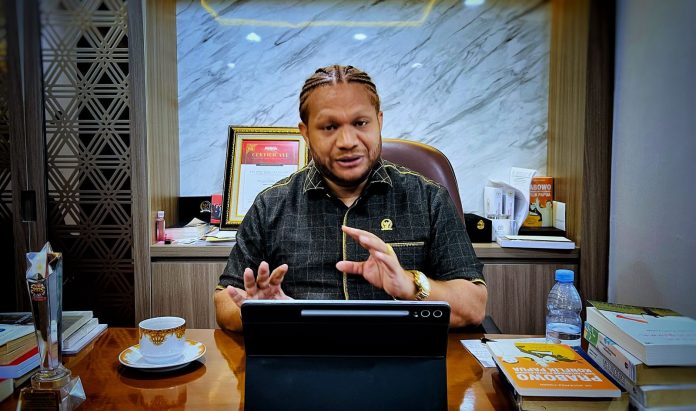 Senator PFM Protes Karyawan OAP di PT GAG Dibawah 10 Persen